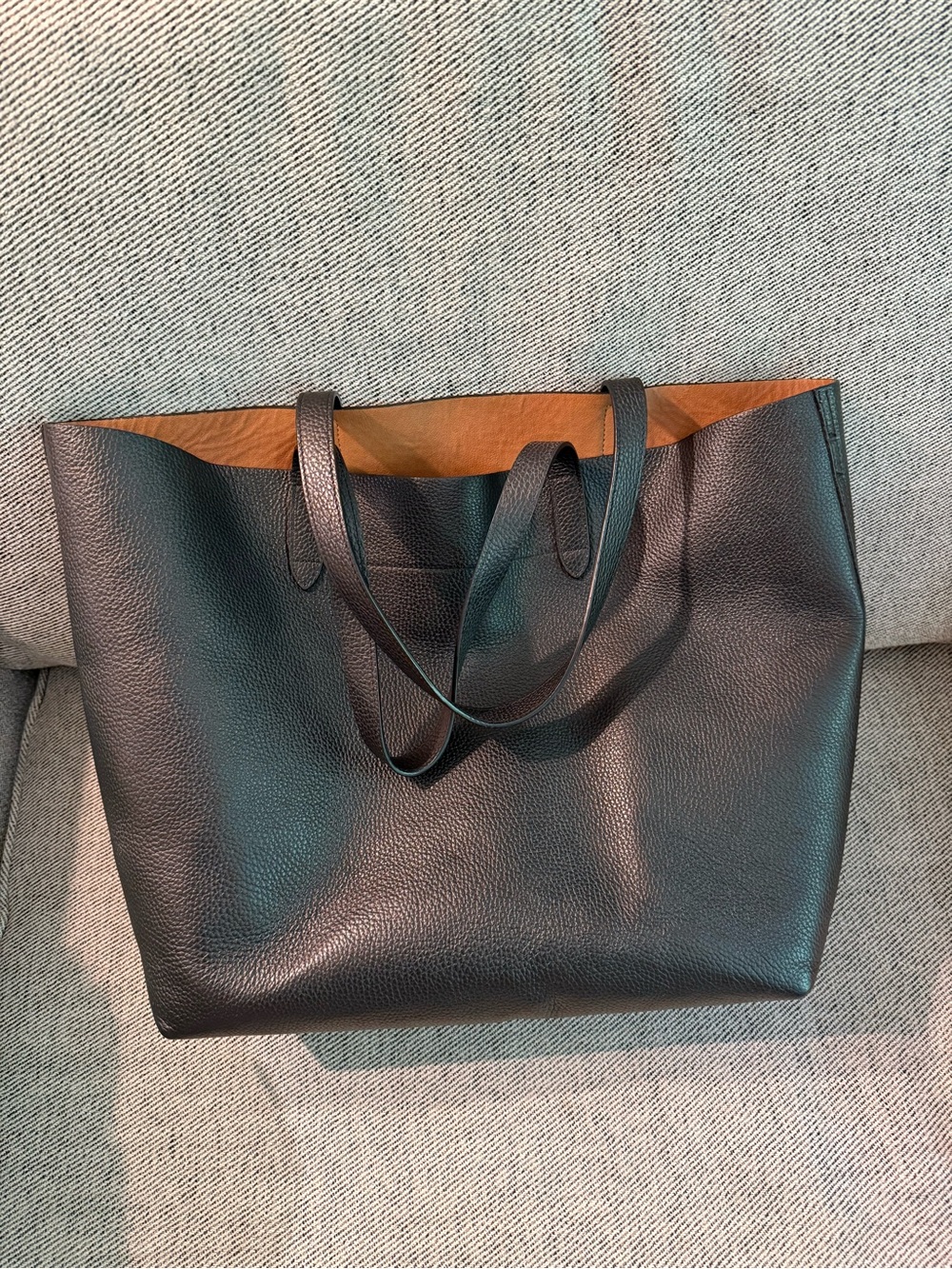 Cuyana pebbled leather tote - Picture 9 of 15